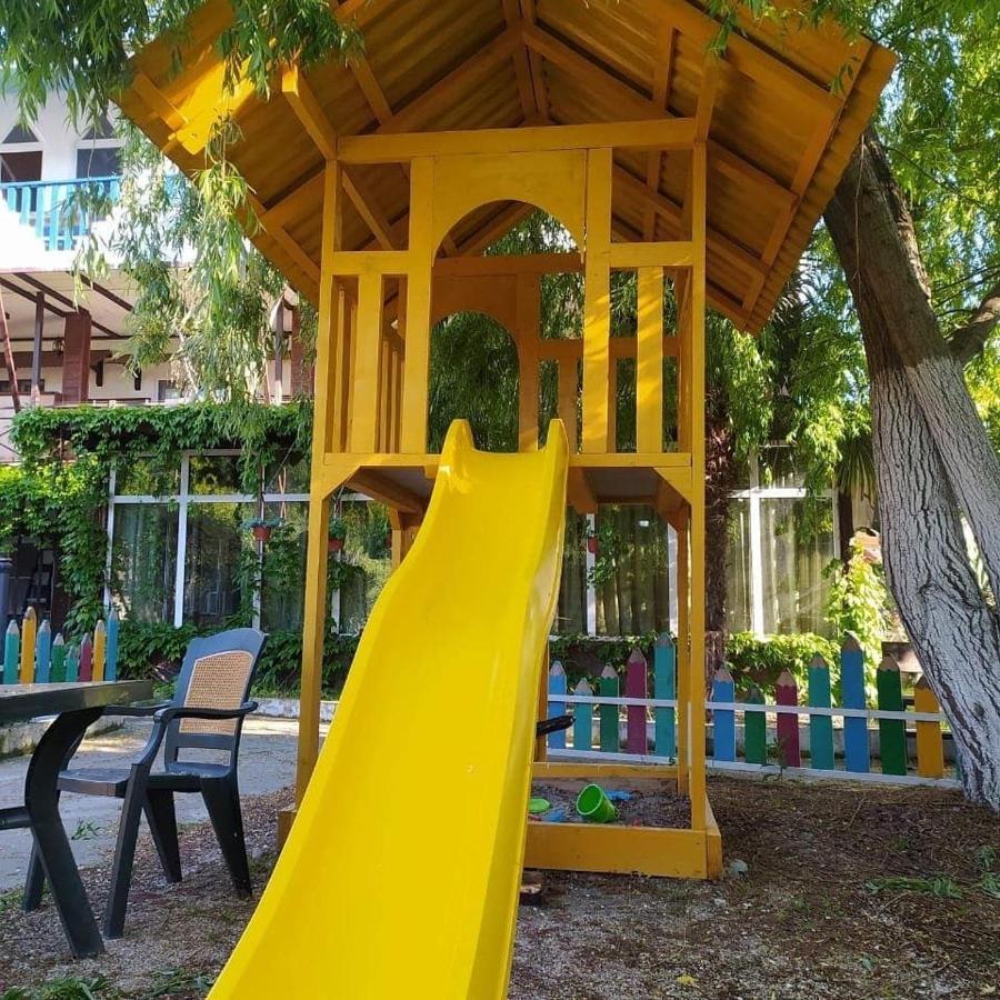Бунгало Мини Отель, Пицунда , Лдзаа Pitsunda Exterior foto