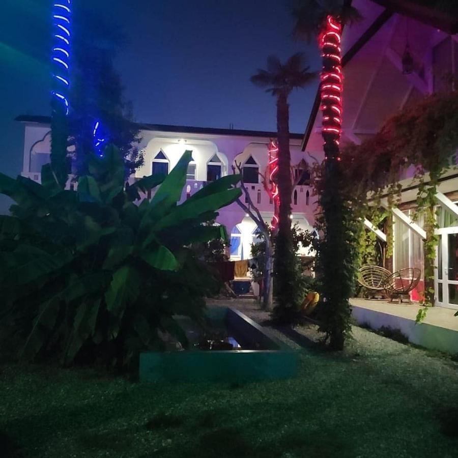 Бунгало Мини Отель, Пицунда , Лдзаа Pitsunda Exterior foto