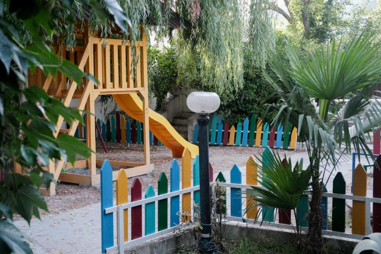 Бунгало Мини Отель, Пицунда , Лдзаа Pitsunda Exterior foto